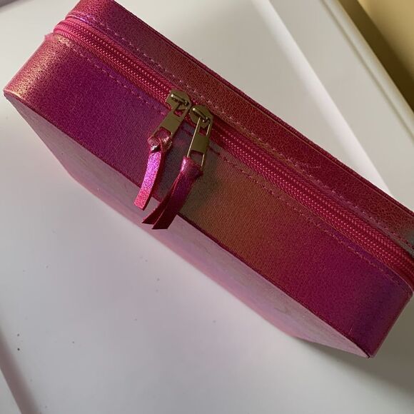 Ultra beauty makeup collection with beautiful zippered case - Picture 8 of 8